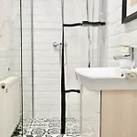By Hi- In Downtown דירה בודפשט