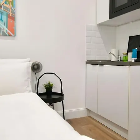 By Hi- In Downtown Apartment *